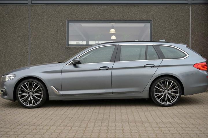 Grå BMW 520d fra 2019