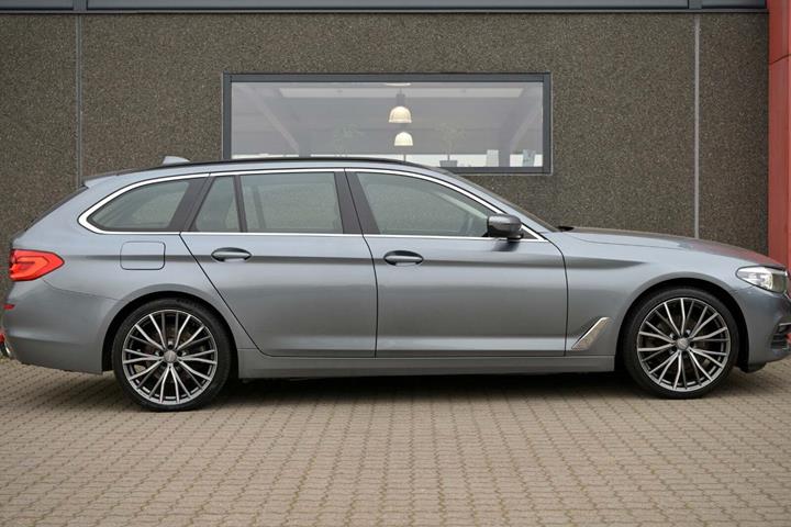 Grå BMW 520d fra 2019