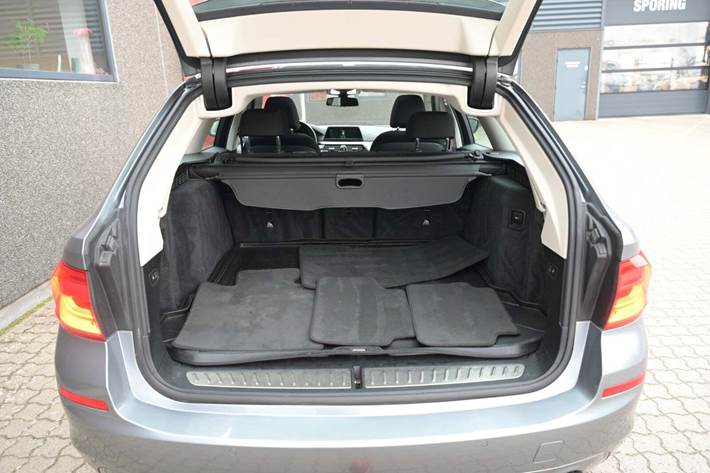 Grå BMW 520d fra 2019