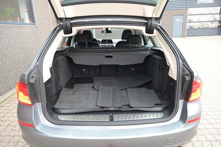 Grå BMW 520d fra 2019