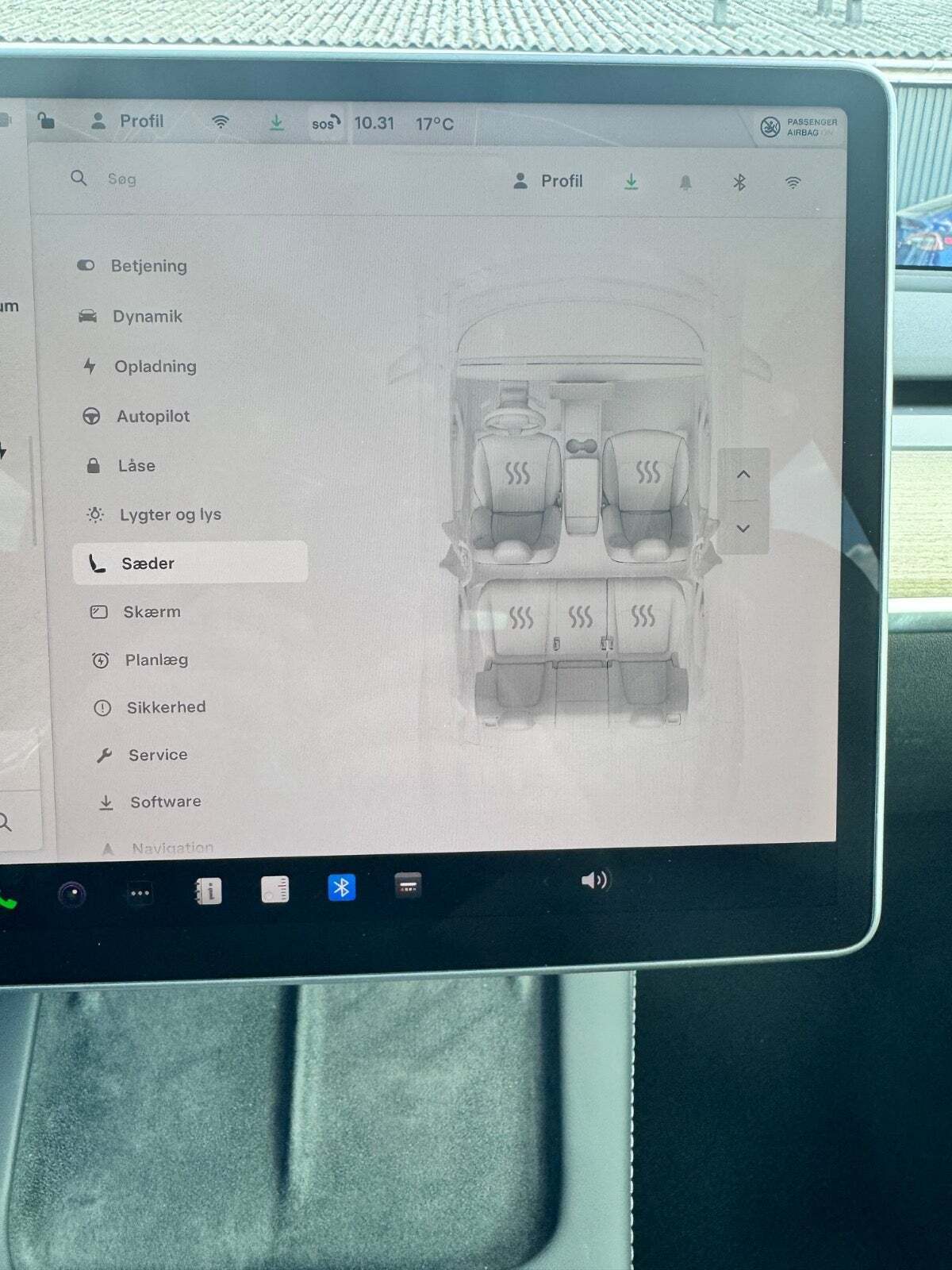 Sort Tesla Model Y fra 2023