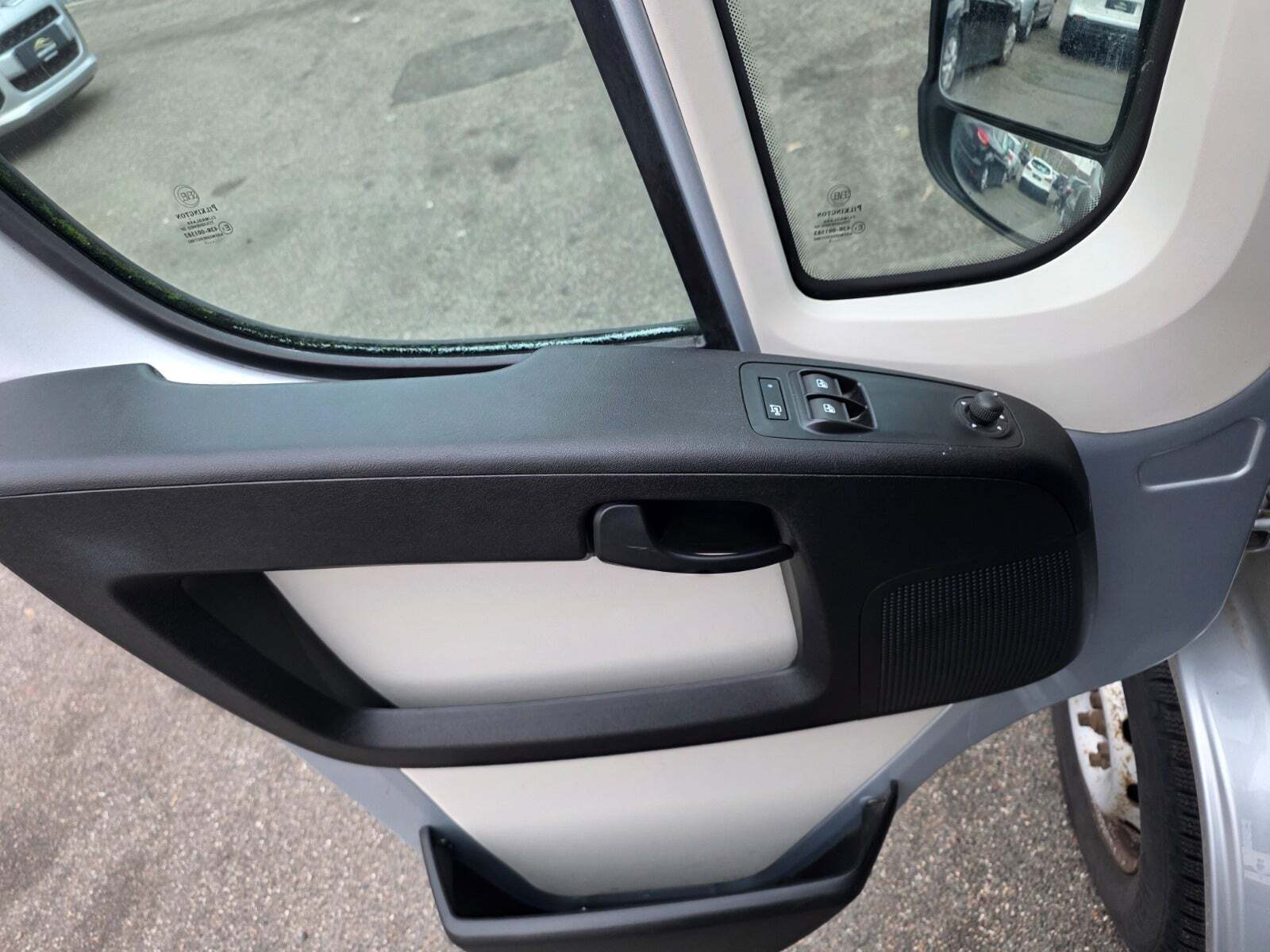 Grå Fiat Ducato 33 fra 2014