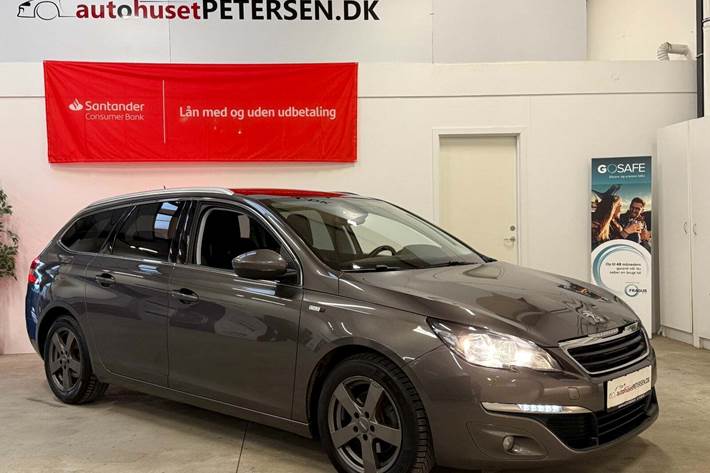 Brun Peugeot 308 fra 2015 set udefra