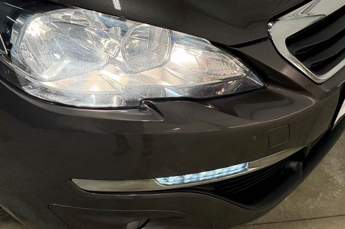 Brun Peugeot 308 fra 2015