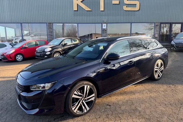 Blå Peugeot 508 fra 2020 set udefra