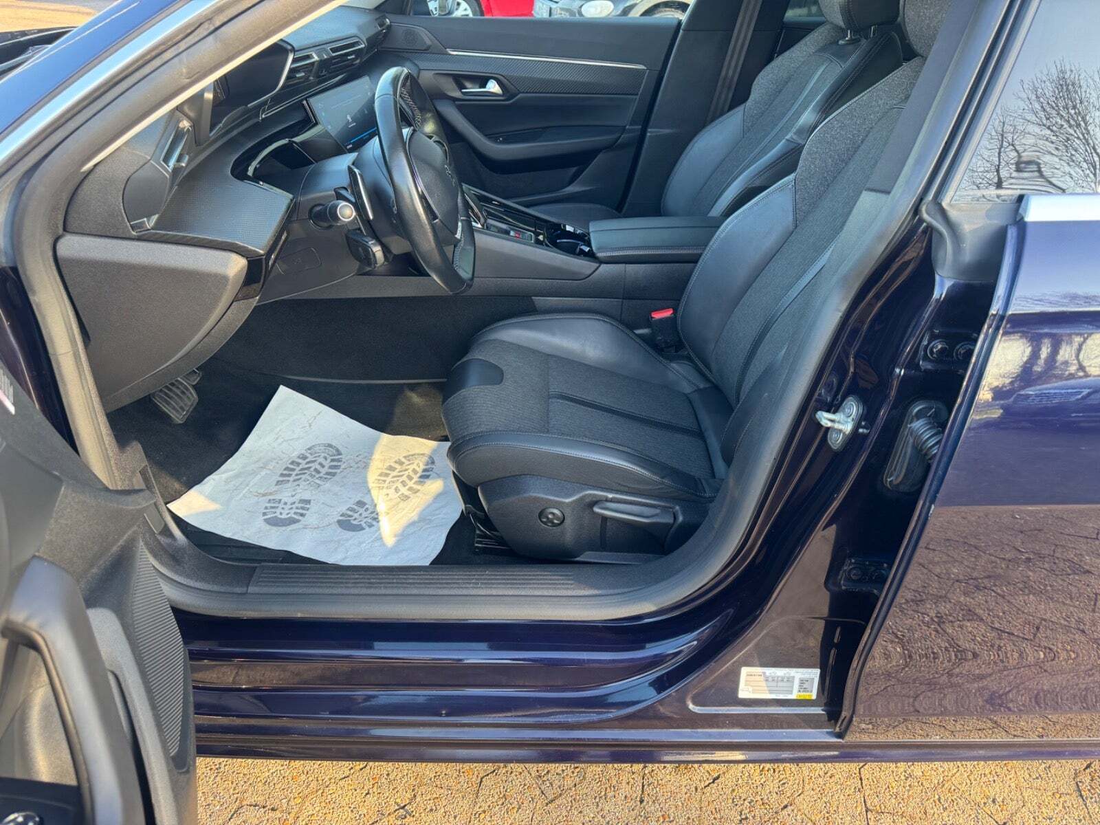 Blå Peugeot 508 fra 2020