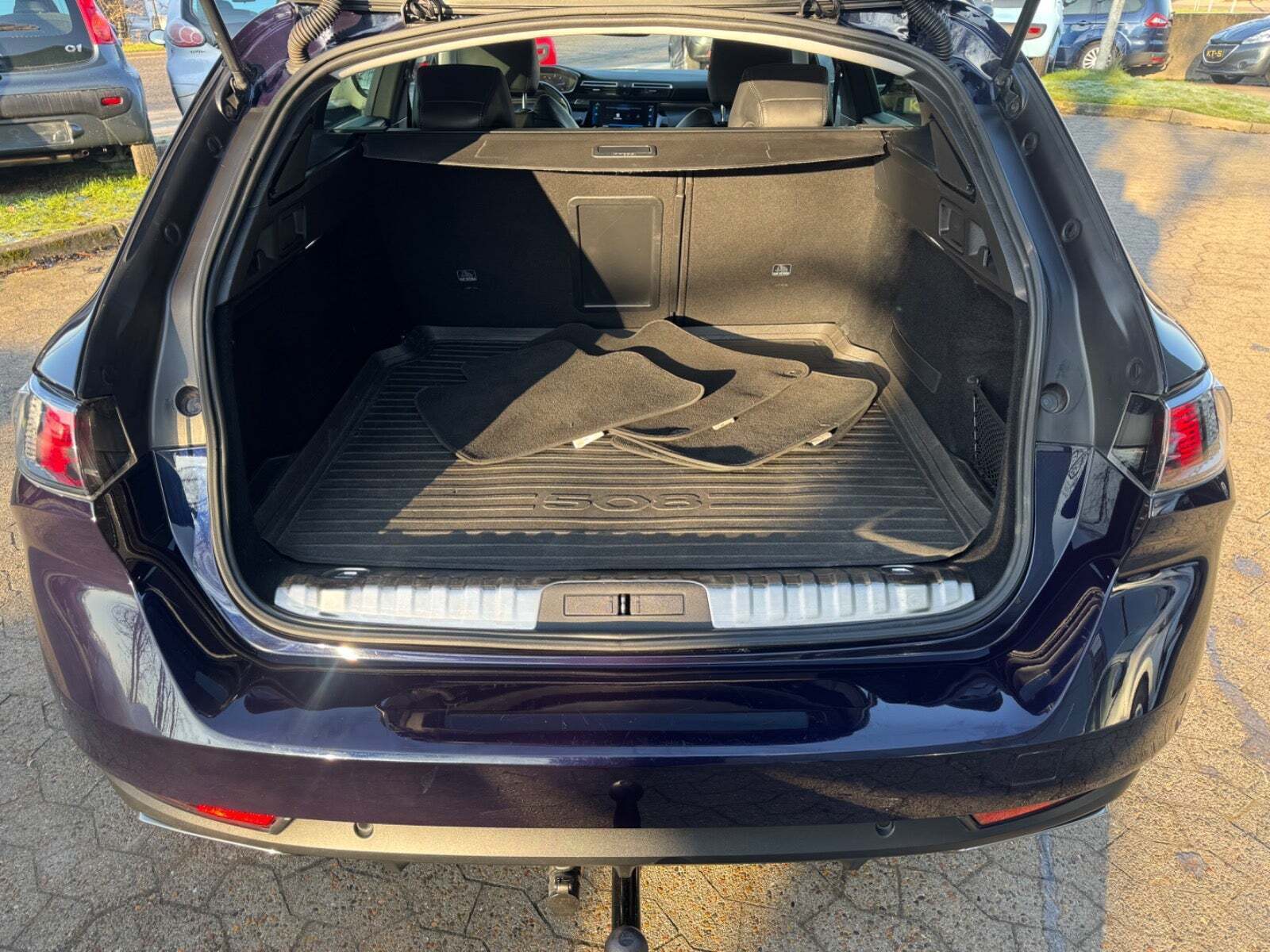 Blå Peugeot 508 fra 2020