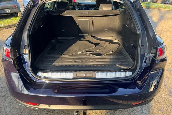 Blå Peugeot 508 fra 2020