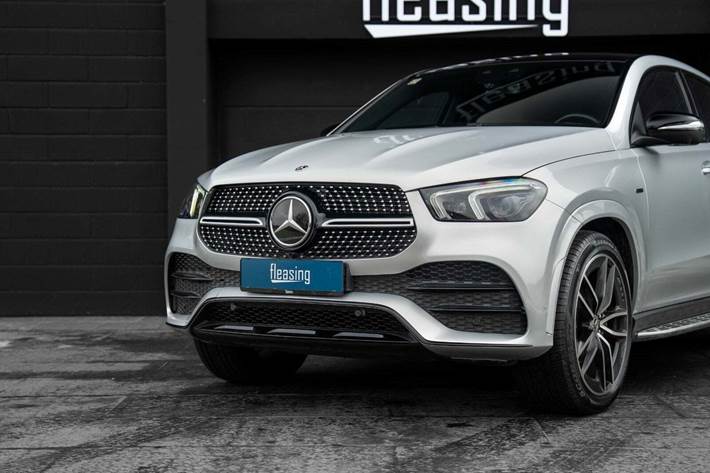 Sølv Mercedes GLE350 de fra 2021