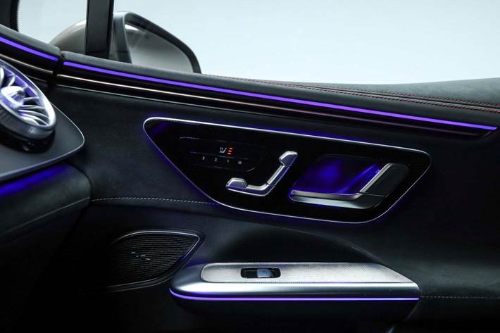 Brun Mercedes EQE350 SUV fra 2024