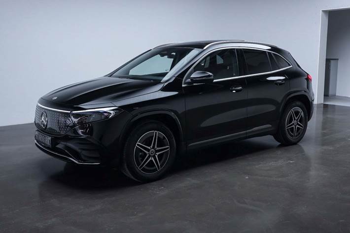 Sort Mercedes EQA250+ fra 2025 set udefra