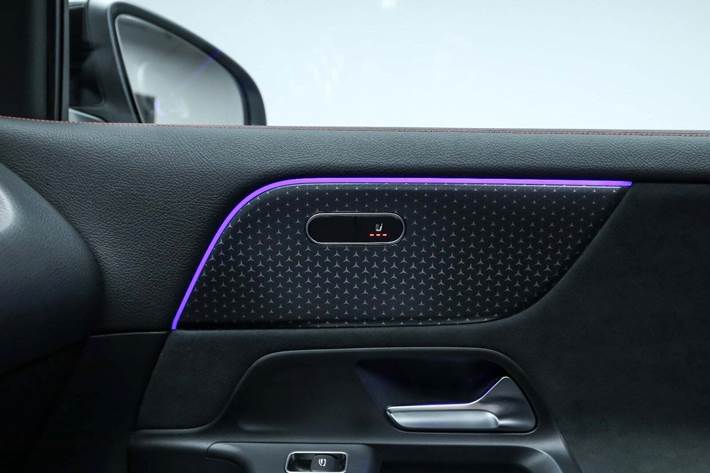 Sort Mercedes EQA250+ fra 2025