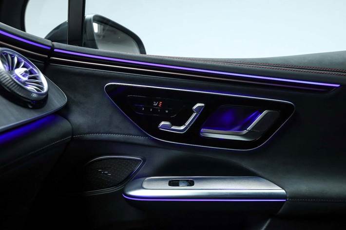 Grøn Mercedes EQE350 SUV fra 2024