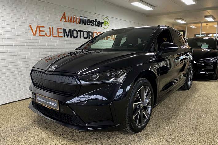 Sort Skoda Enyaq fra 2022 set udefra