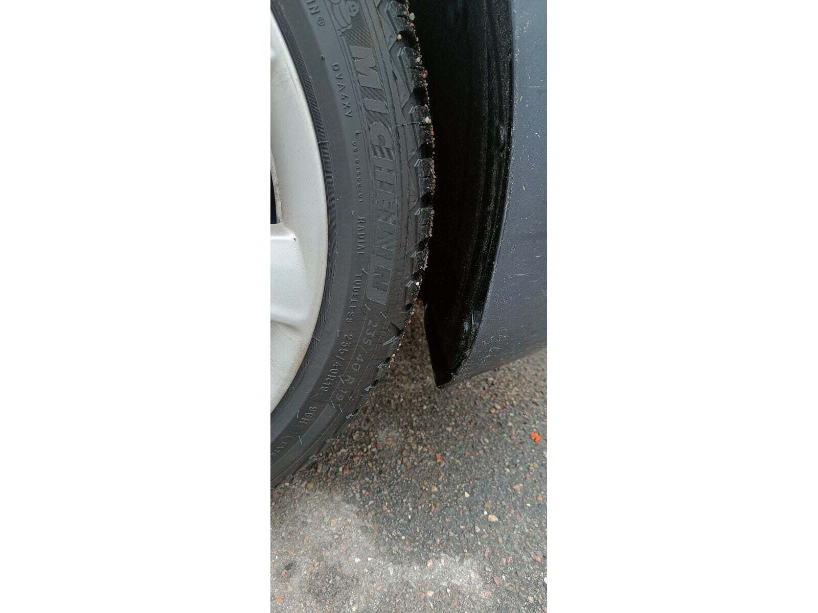 Grå Tesla Model 3 fra 2020