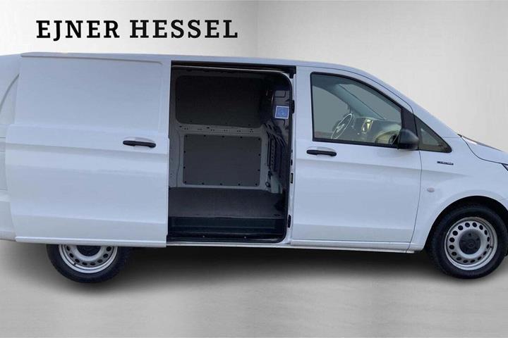 Hvid Mercedes eVito 112 fra 2022