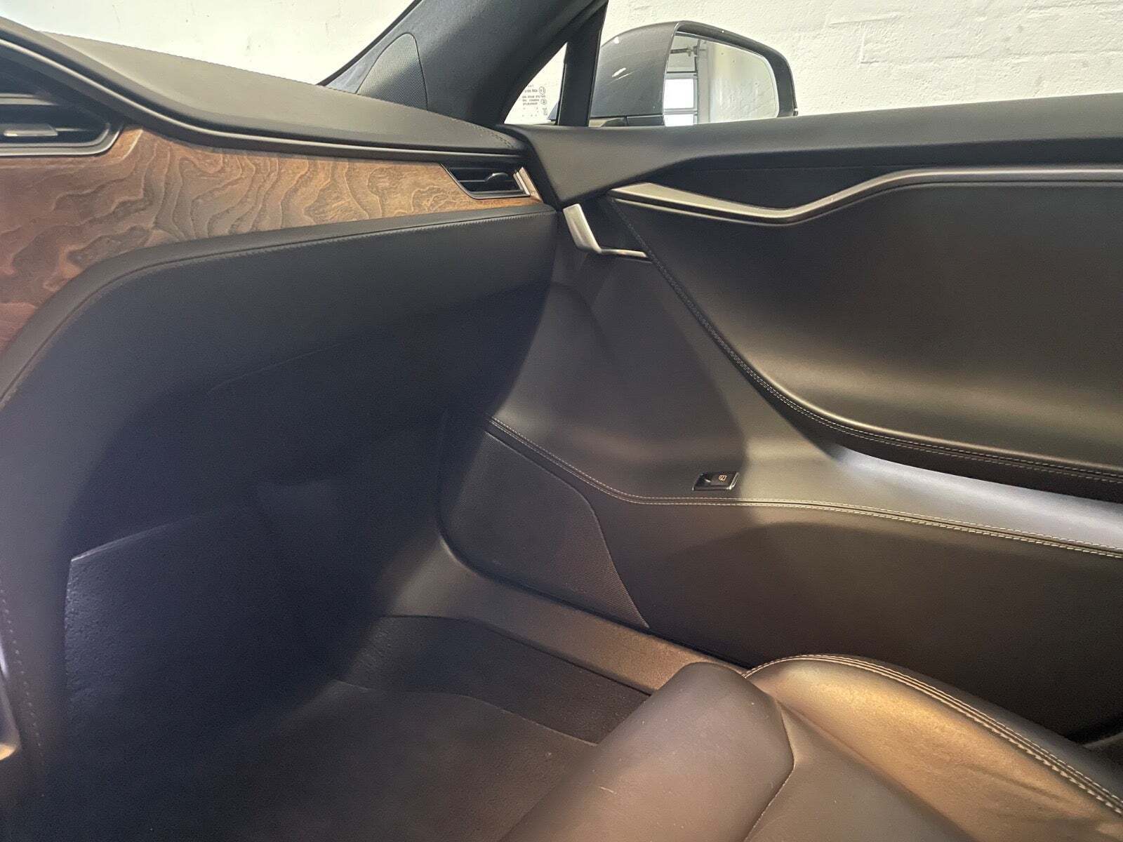 Grå Tesla Model S fra 2020