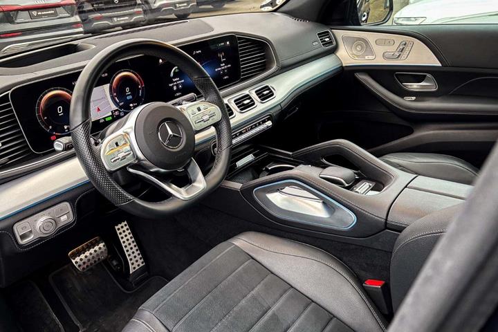 Blå Mercedes GLE350 de fra 2022