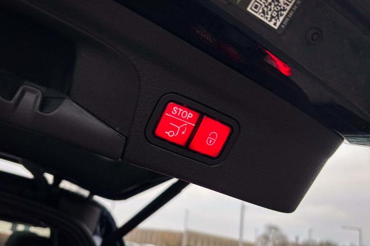 Blå Mercedes GLE350 de fra 2022