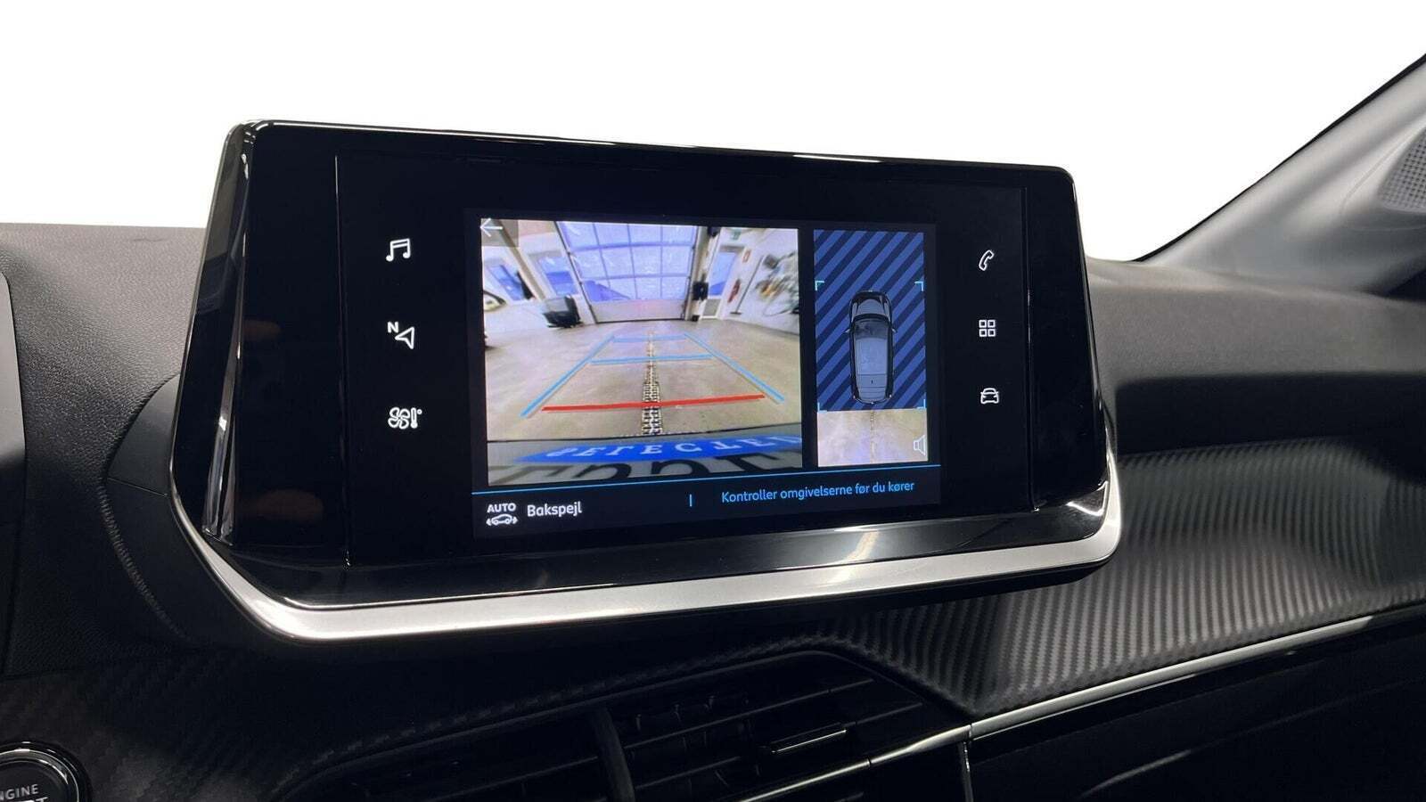 Grå Peugeot e-208 fra 2021