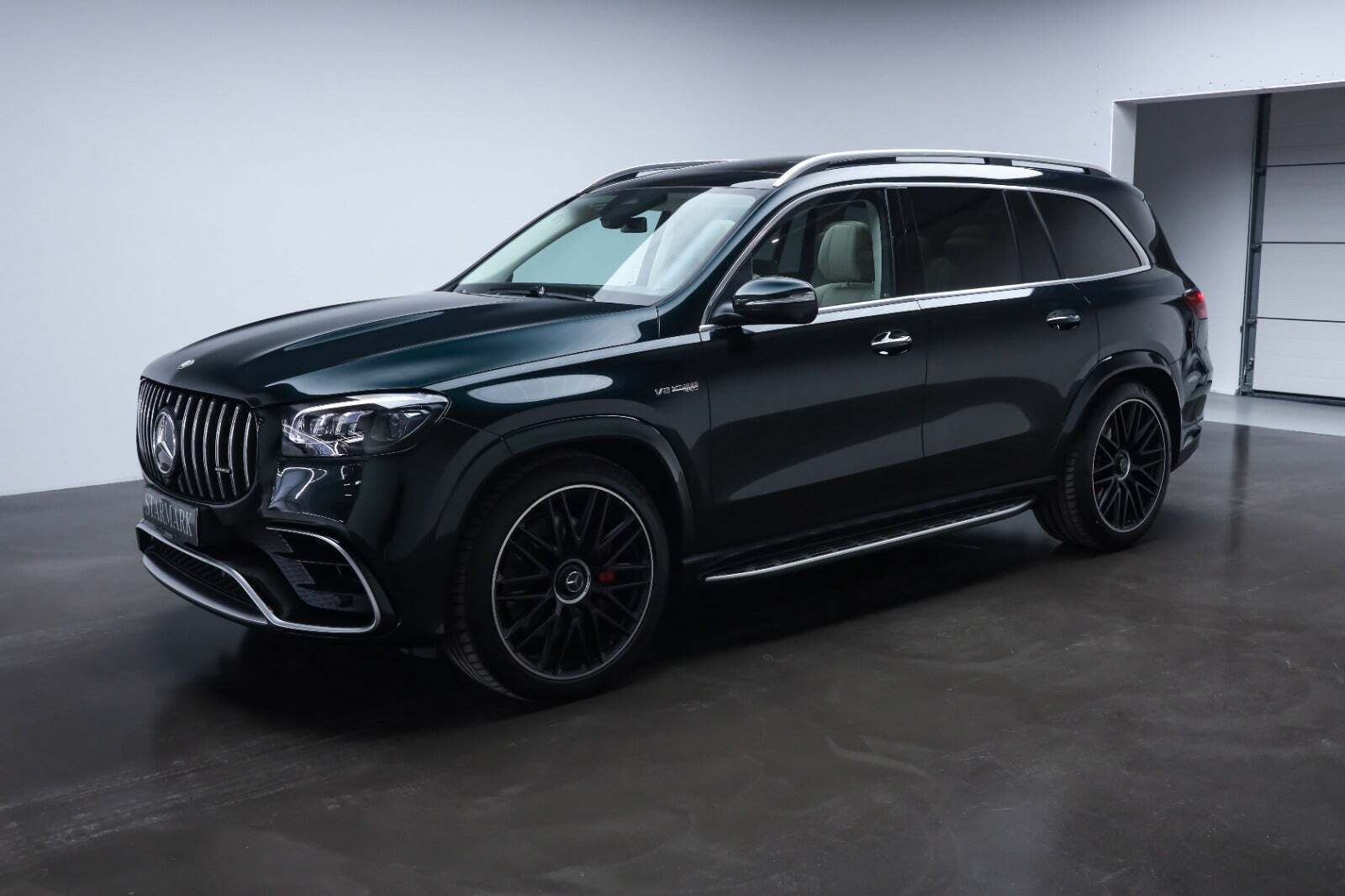 Grøn Mercedes GLS63 fra 2024