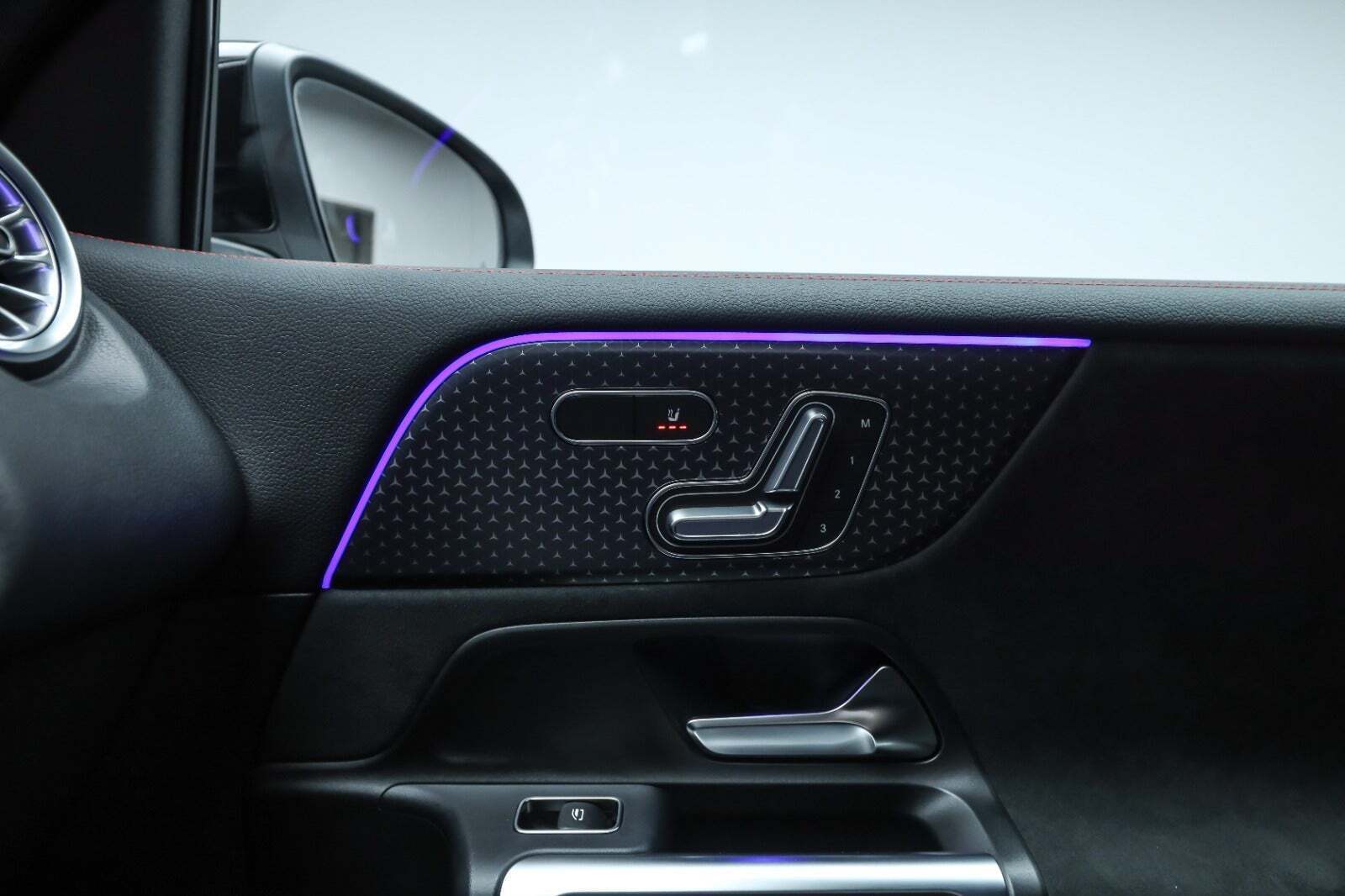 Sort Mercedes EQB250+ fra 2025