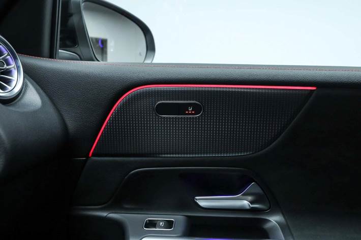 Sort Mercedes EQB250+ fra 2023