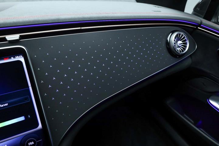 Grå Mercedes EQE350 fra 2024