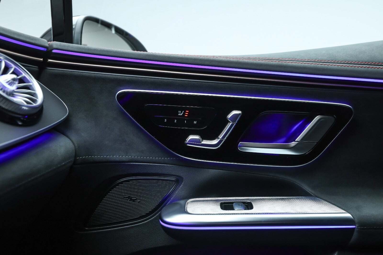 Grå Mercedes EQE350 fra 2024