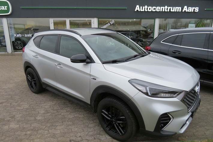 Sølv Hyundai Tucson fra 2020 set udefra