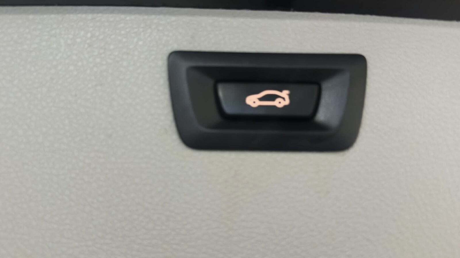 Grå BMW 320d fra 2016