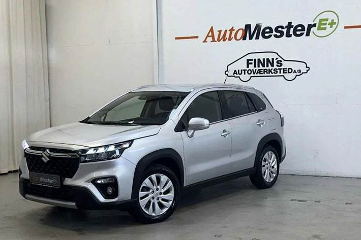 Grå Suzuki S-Cross fra 2022 set udefra