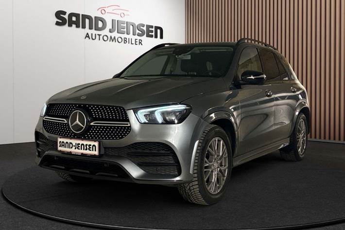Grå Mercedes GLE450 fra 2019 set udefra