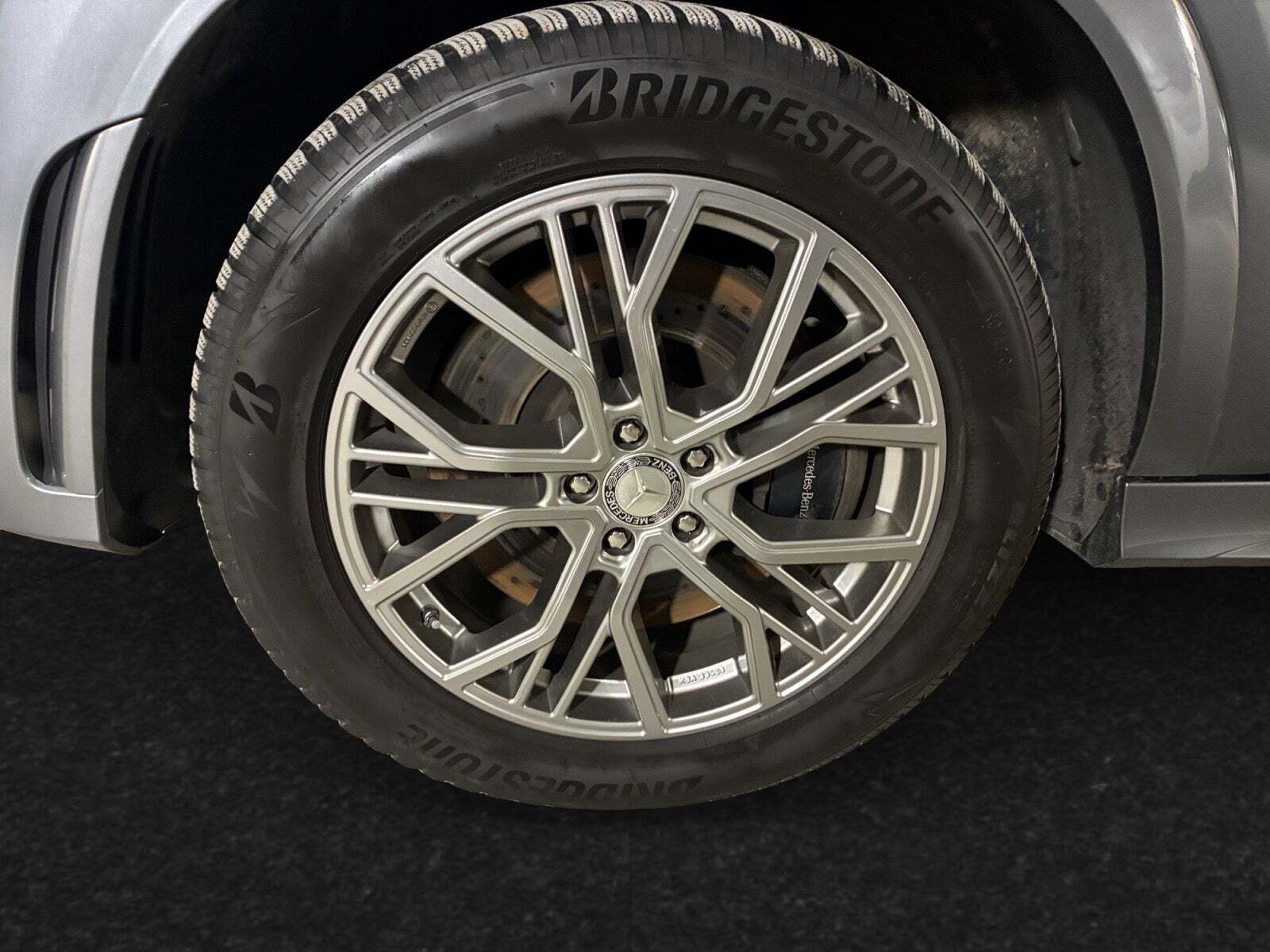 Grå Mercedes GLE450 fra 2019