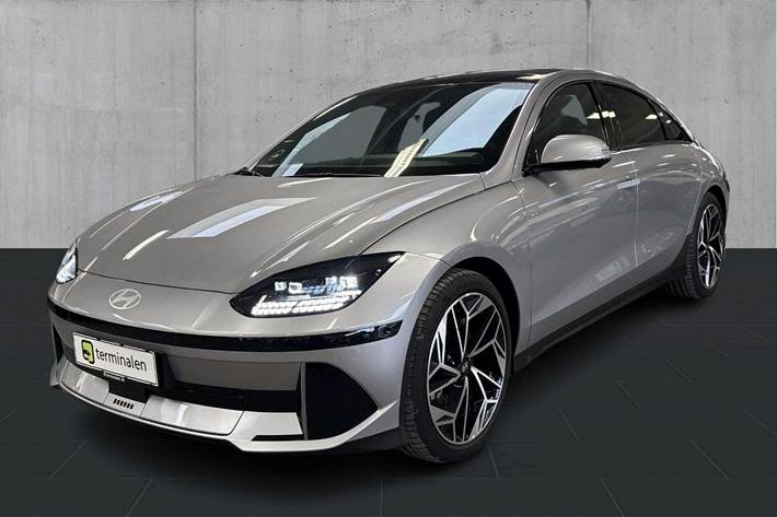 Grå Hyundai Ioniq 6 fra 2023 set udefra