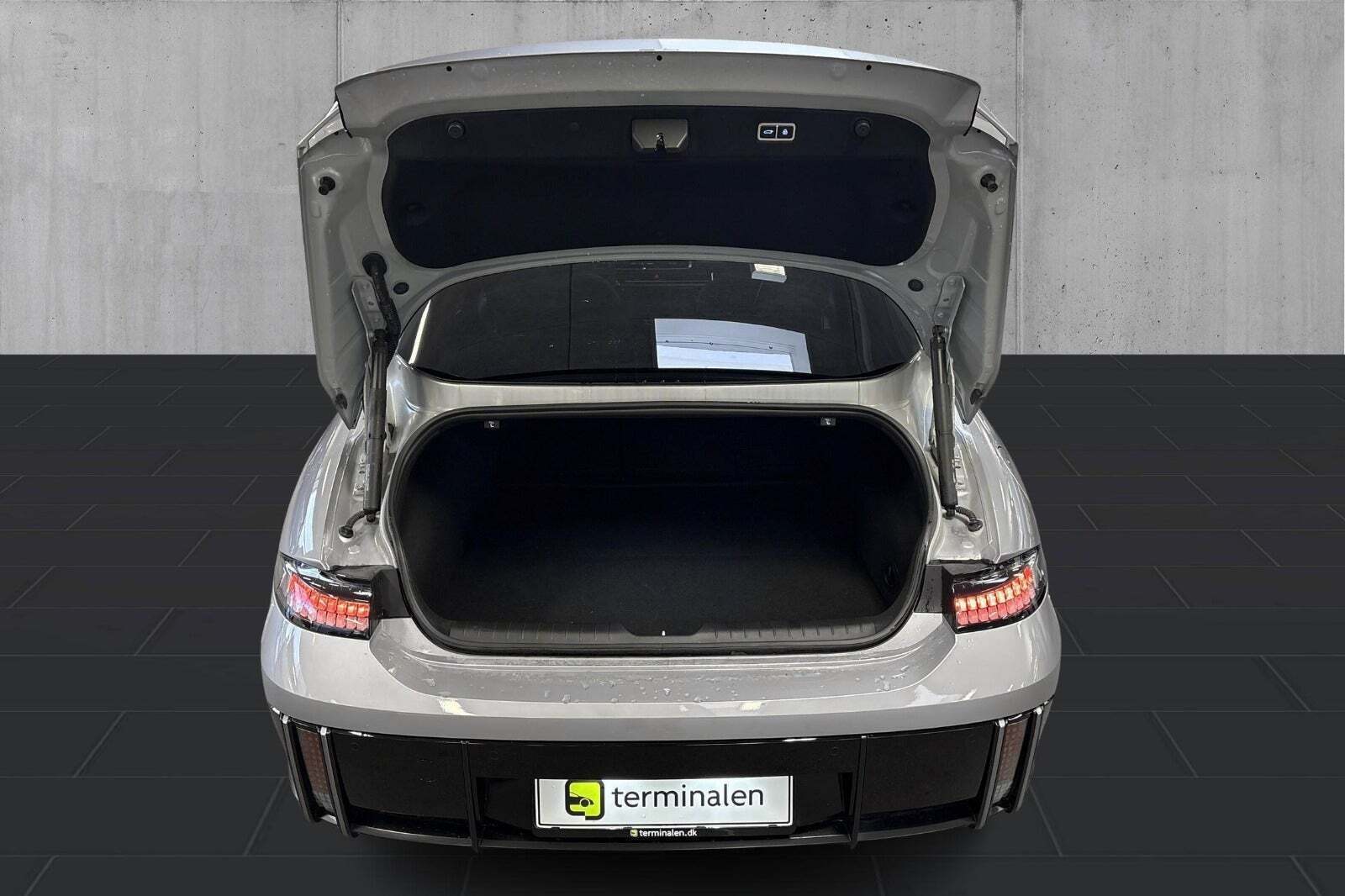 Grå Hyundai Ioniq 6 fra 2023