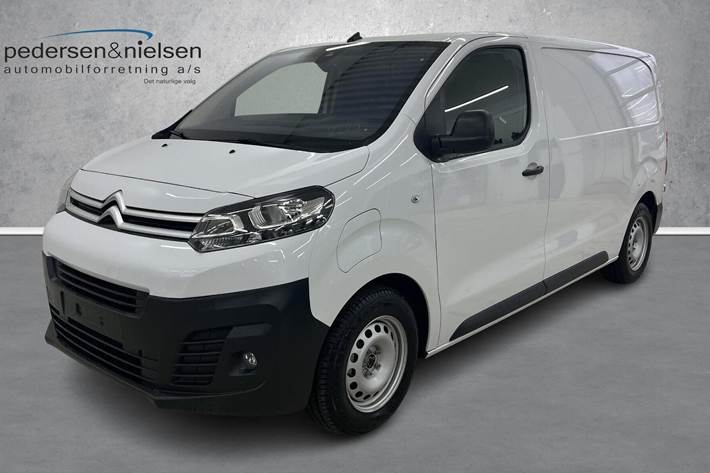 Hvid Citroën e-Jumpy fra 2024 set udefra