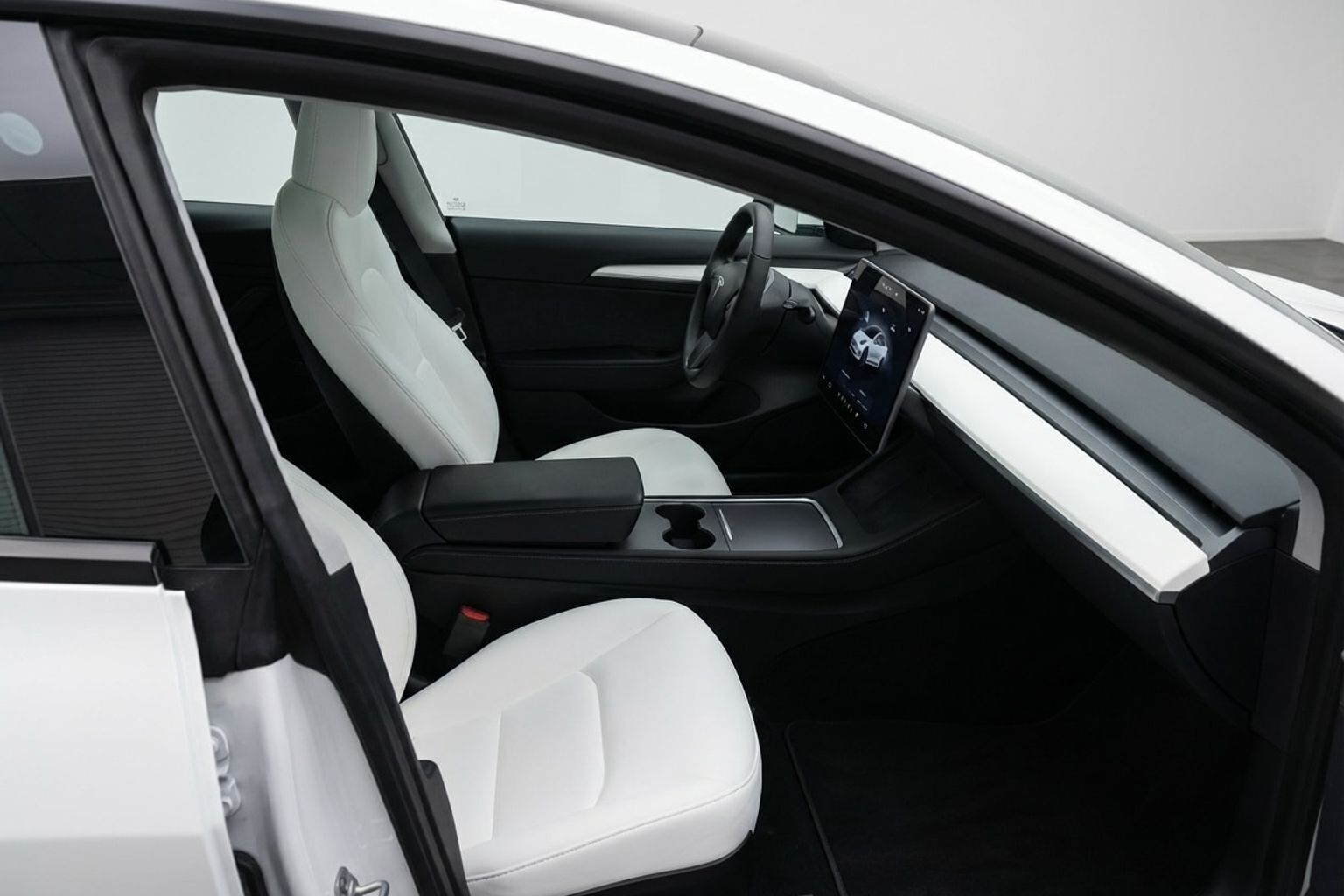 Hvid Tesla Model 3 fra 2022