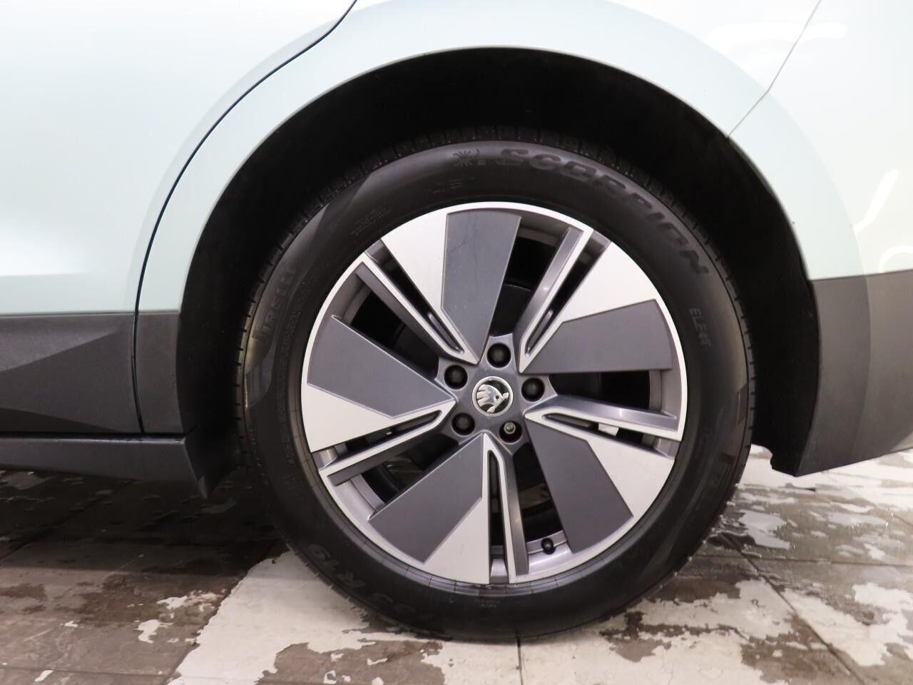 Sølv Skoda Enyaq fra 2021