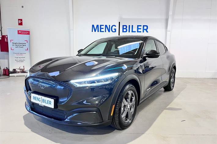 Grå Ford Mustang Mach-E fra 2022 set udefra