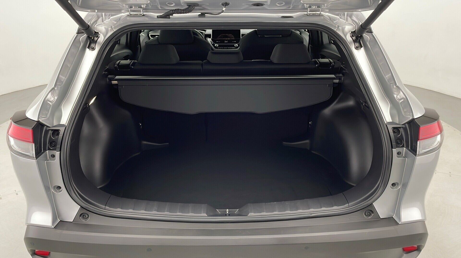 Sølv Toyota Corolla Cross fra 2024