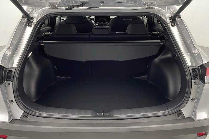 Sølv Toyota Corolla Cross fra 2024