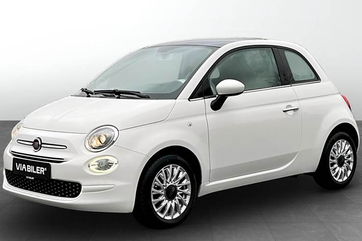 Hvid Fiat 500 fra 2019 set udefra