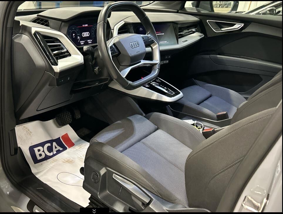 Grå Audi Q4 fra 2022