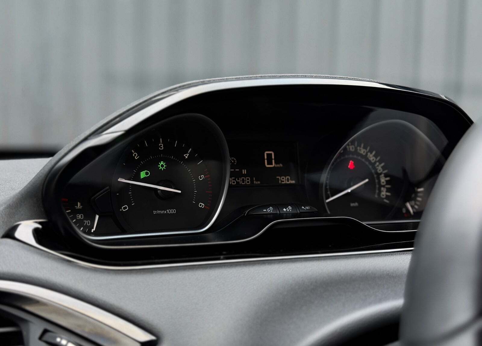 Sort Peugeot 208 fra 2019