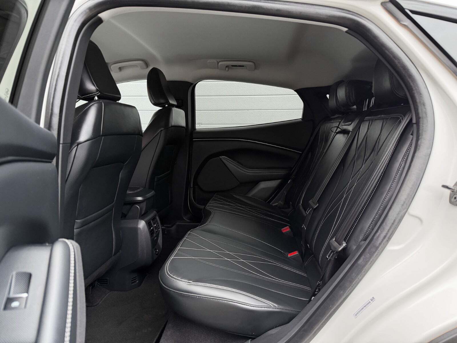 Hvid Ford Mustang Mach-E fra 2023