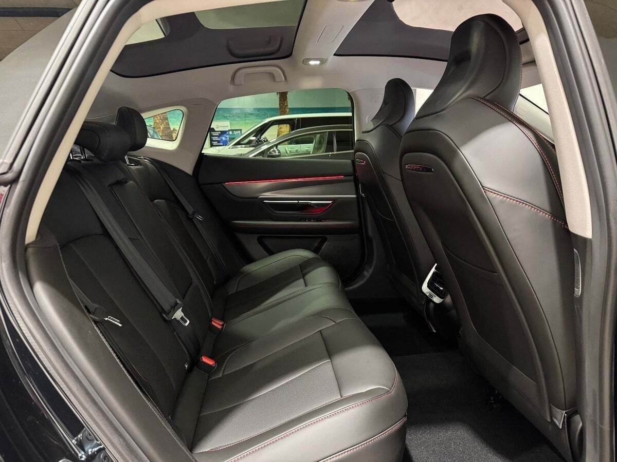 Sort Xpeng P7 fra 2024