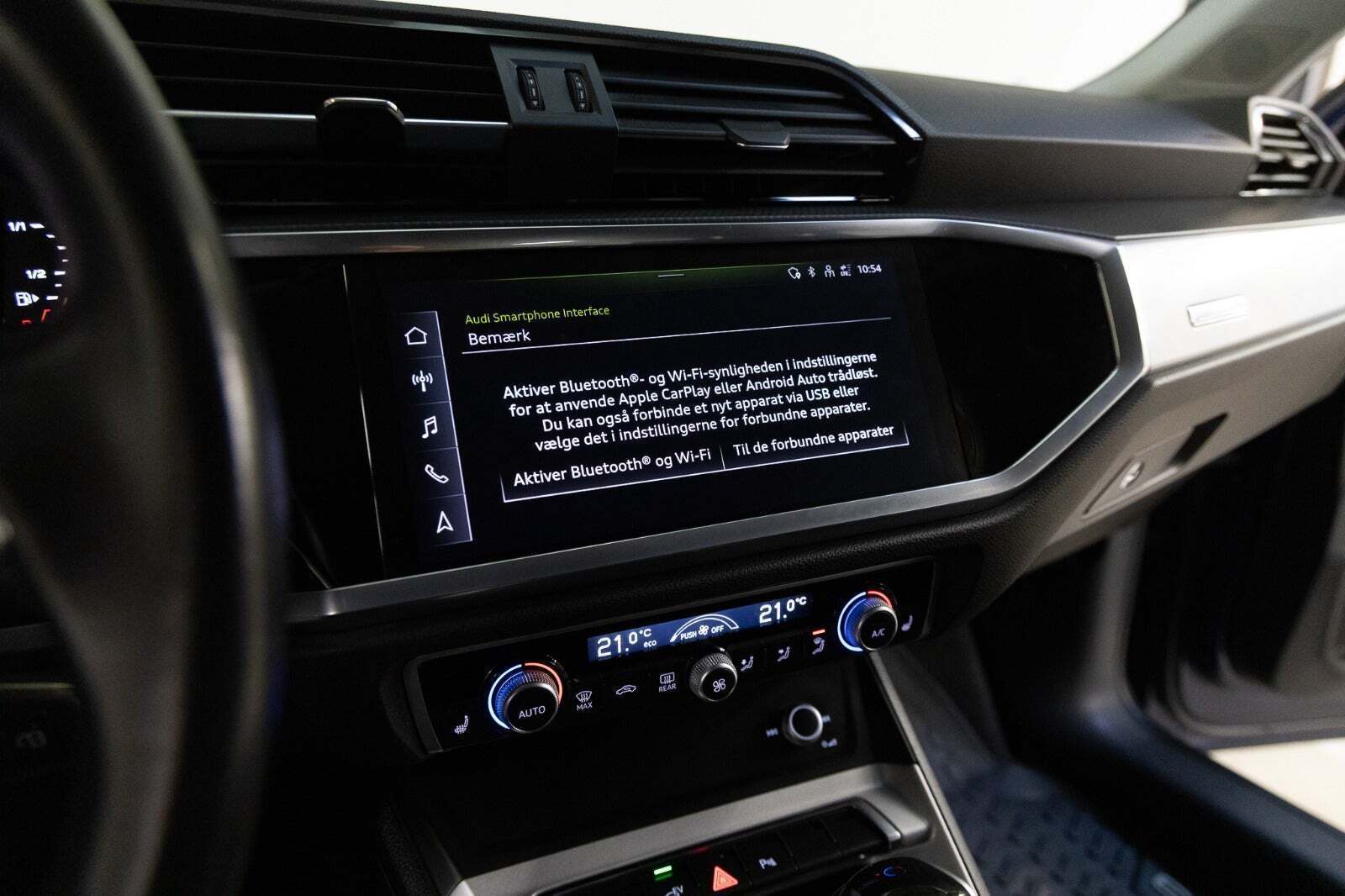 Blå Audi Q3 fra 2022