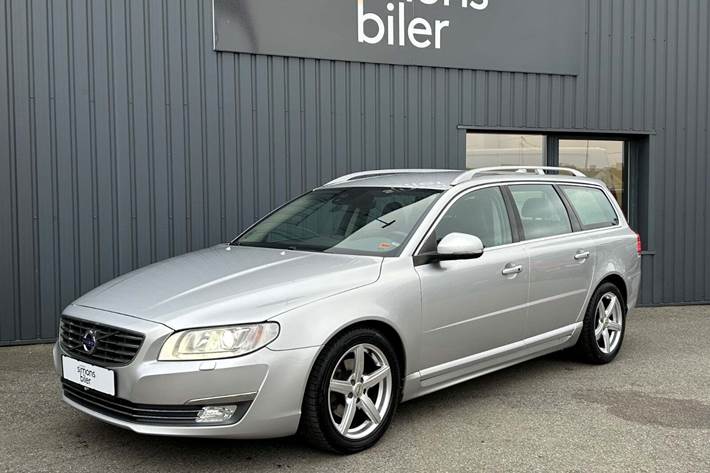 Sølv Volvo V70 fra 2016 set udefra