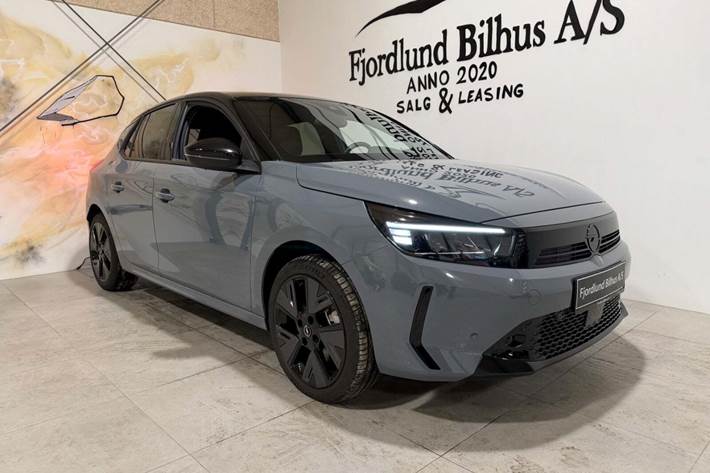 Grå Opel Corsa-e fra 2024 set udefra